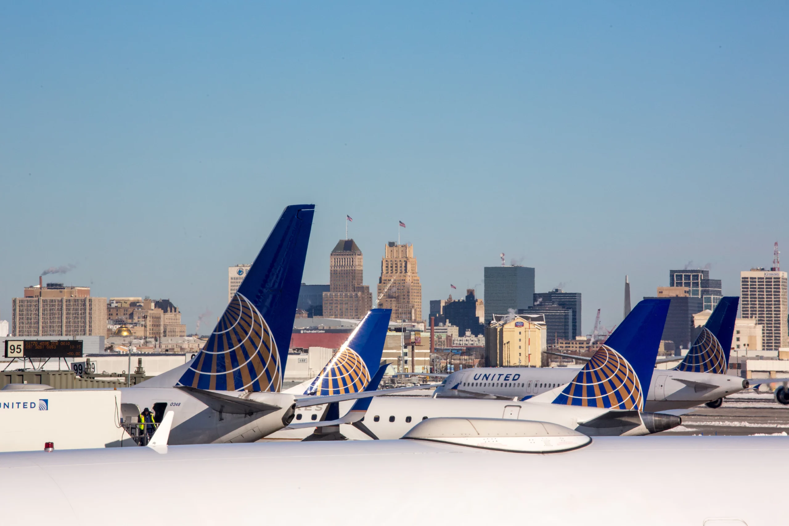 United Airlines Pauses Pilot Hiring Due to Boeing Delays